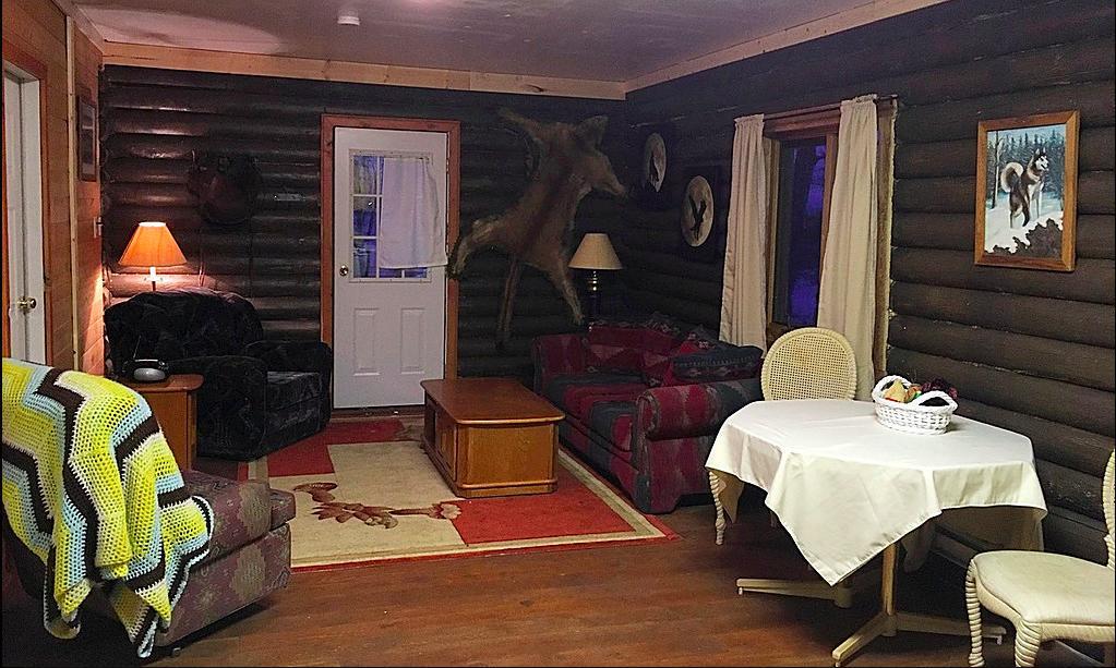 Hôtel Flying U Ranch à Seventy Mile House Extérieur photo